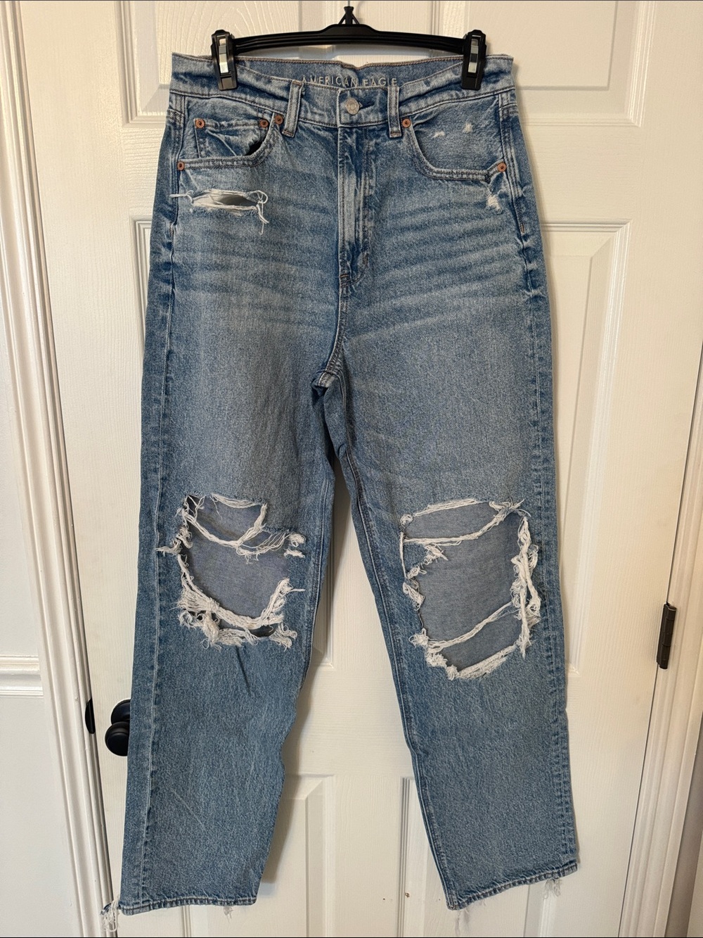 American Eagle High-Rise Distressed Women's Jeans - Light Blue